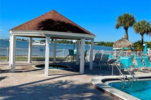 Condo in Saint Petersburg, Florida, 2 bedrooms  № 1358433 - photo 30