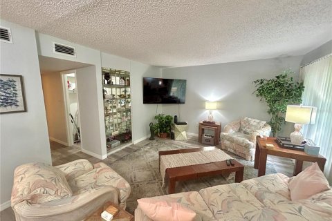 Condo in Saint Petersburg, Florida, 2 bedrooms  № 1358433 - photo 11