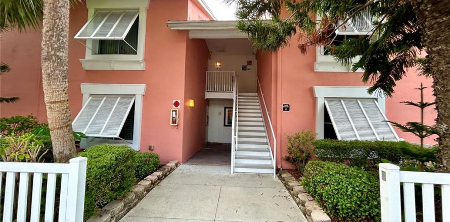 Condominio en Saint Petersburg, Florida, 2 dormitorios  № 1358433