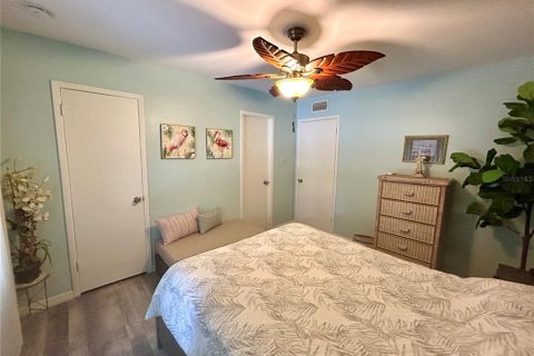 Condo in Saint Petersburg, Florida, 2 bedrooms  № 1358433 - photo 22