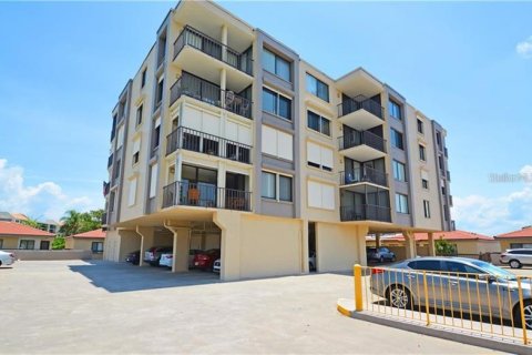 Condo in Saint Petersburg, Florida, 2 bedrooms  № 319923 - photo 2