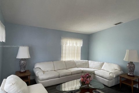 House in Davie, Florida 3 bedrooms, 174.28 sq.m. № 1282791 - photo 4