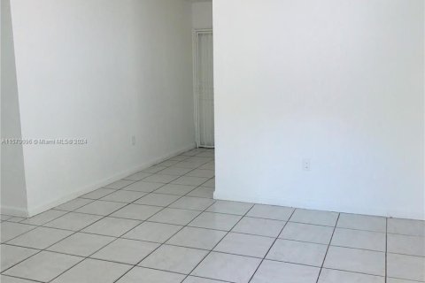 Appartement à louer à Miami, Floride: 3 chambres, 198.9 m2 № 1119752 - photo 4