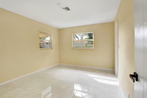 House in Lighthouse Point, Florida 3 bedrooms, 163.14 sq.m. № 815469 - photo 5