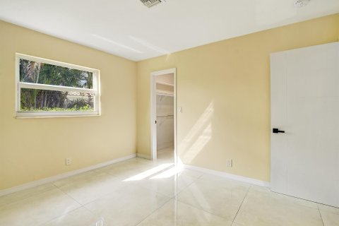 House in Lighthouse Point, Florida 3 bedrooms, 163.14 sq.m. № 815469 - photo 9