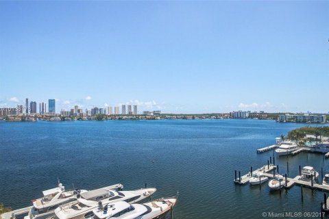 Condo in Aventura, Florida, 2 bedrooms  № 1007420 - photo 13