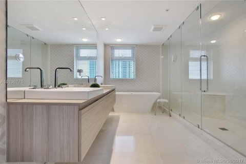 Condo in Aventura, Florida, 2 bedrooms  № 1007420 - photo 23