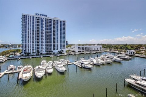 Condo in Aventura, Florida, 2 bedrooms  № 1007420 - photo 3