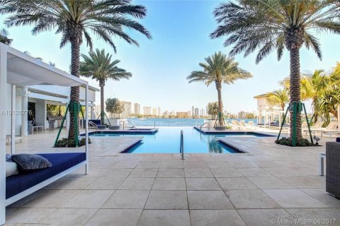 Condo in Aventura, Florida, 2 bedrooms  № 1007420 - photo 19