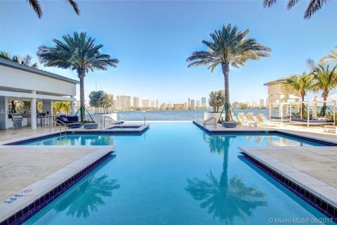 Condo in Aventura, Florida, 2 bedrooms  № 1007420 - photo 18