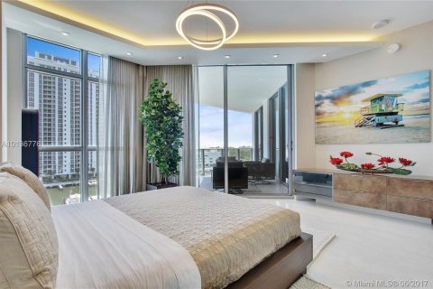 Condo in Aventura, Florida, 2 bedrooms  № 1007420 - photo 27