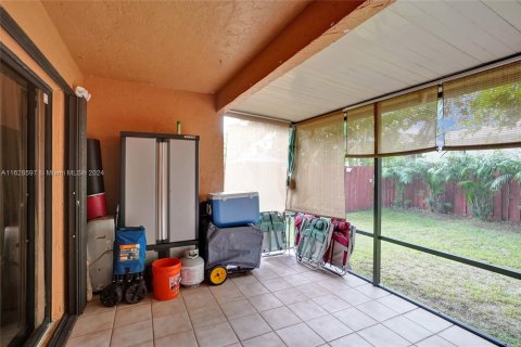 Townhouse in Pembroke Pines, Florida 2 bedrooms, 113.71 sq.m. № 1282569 - photo 18