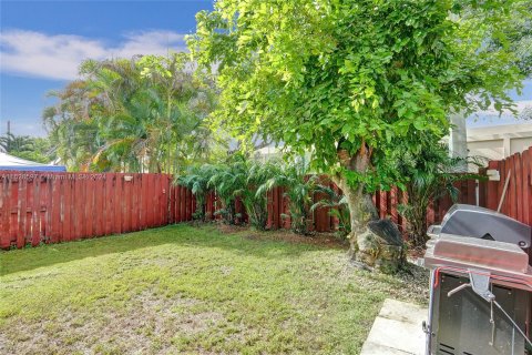 Townhouse in Pembroke Pines, Florida 2 bedrooms, 113.71 sq.m. № 1282569 - photo 20