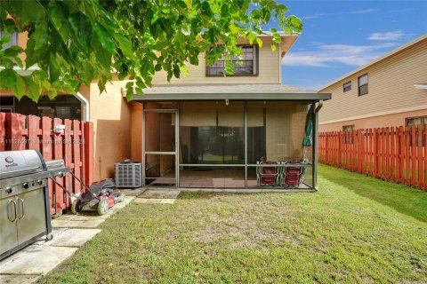 Townhouse in Pembroke Pines, Florida 2 bedrooms, 113.71 sq.m. № 1282569 - photo 24