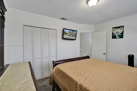 Townhouse in Pembroke Pines, Florida 2 bedrooms, 113.71 sq.m. № 1282569 - photo 29