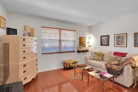 Condo in Coconut Creek, Florida, 2 bedrooms  № 1159477 - photo 13