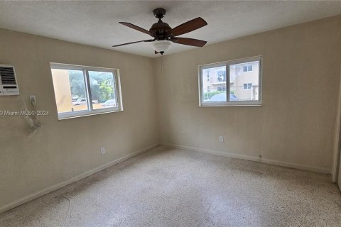 Propiedad comercial en venta en Miami, Florida, 419.92 m2 № 1305841 - foto 14