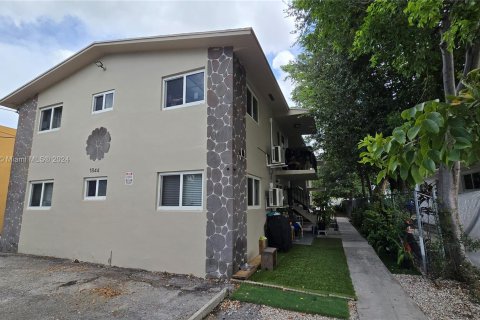 Immobilier commercial à vendre à Miami, Floride: 419.92 m2 № 1305841 - photo 1