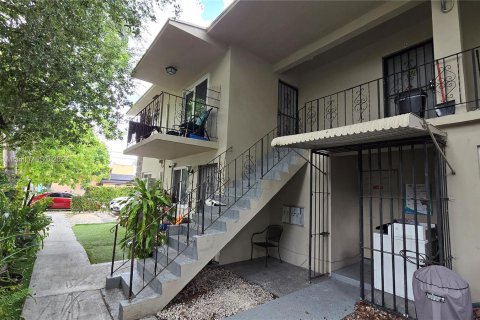 Immobilier commercial à vendre à Miami, Floride: 419.92 m2 № 1305841 - photo 2