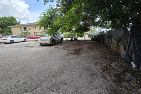 Commercial property in Miami, Florida 419.92 sq.m. № 1305841 - photo 6