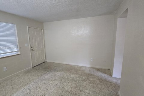 Immobilier commercial à vendre à Miami, Floride: 419.92 m2 № 1305841 - photo 11