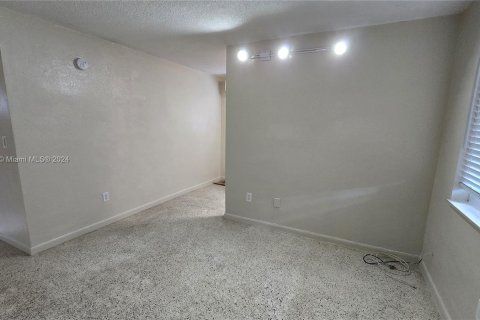 Immobilier commercial à vendre à Miami, Floride: 419.92 m2 № 1305841 - photo 18