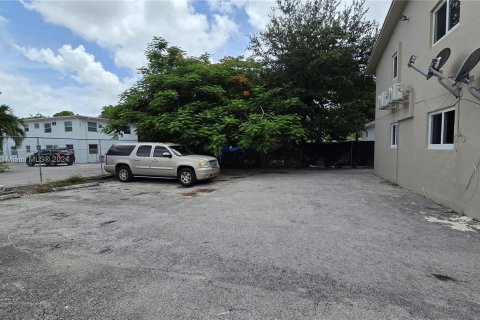 Immobilier commercial à vendre à Miami, Floride: 419.92 m2 № 1305841 - photo 5