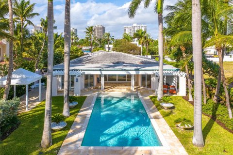 Villa ou maison à vendre à Golden Beach, Floride: 4 chambres, 436.73 m2 № 825122 - photo 12