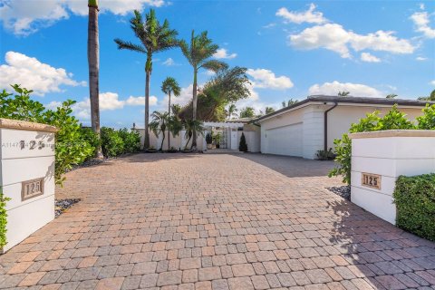 Villa ou maison à vendre à Golden Beach, Floride: 4 chambres, 436.73 m2 № 825122 - photo 11