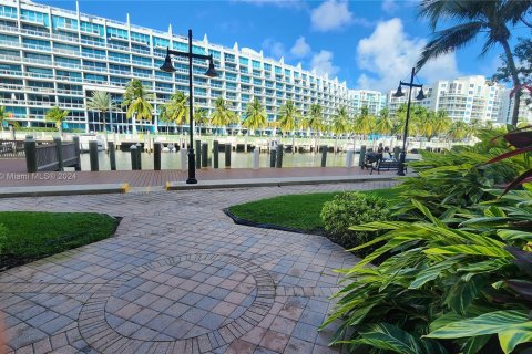 Condominio en venta en Aventura, Florida, 2 dormitorios, 108.79 m2 № 1328981 - foto 4