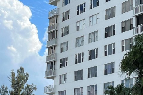 Condominio en venta en Hollywood, Florida, 2 dormitorios, 151.8 m2 № 921052 - foto 2