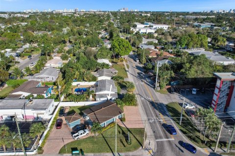 Propiedad comercial en venta en Wilton Manors, Florida № 1370843 - foto 27