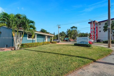 Propiedad comercial en venta en Wilton Manors, Florida № 1370843 - foto 23