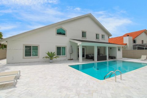 Villa ou maison à vendre à Miami, Floride: 4 chambres, 302.49 m2 № 1370799 - photo 1