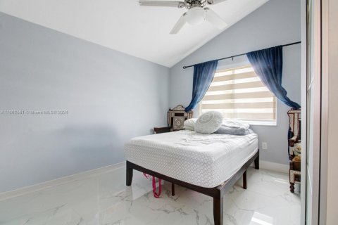 Casa en venta en Miami, Florida, 4 dormitorios, 302.49 m2 № 1370799 - foto 17