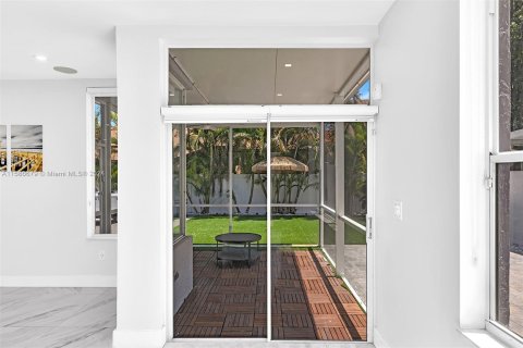 Villa ou maison à vendre à Hollywood, Floride: 3 chambres, 157.93 m2 № 1173352 - photo 17