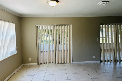 House in Fort Lauderdale, Florida 4 bedrooms, 157.56 sq.m. № 1173213 - photo 1