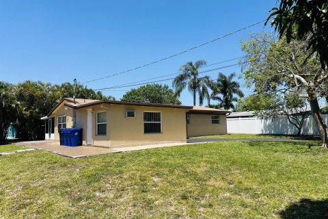 House in Fort Lauderdale, Florida 4 bedrooms, 157.56 sq.m. № 1173213 - photo 13