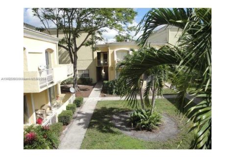 Condominio en venta en Hialeah, Florida, 2 dormitorios, 103.96 m2 № 741344 - foto 14