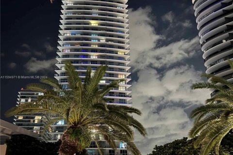 Condominio en venta en Miami, Florida, 2 dormitorios, 119.66 m2 № 1187772 - foto 2