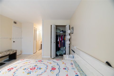 Condominio en venta en Sunny Isles Beach, Florida, 2 dormitorios, 118.45 m2 № 1187527 - foto 21