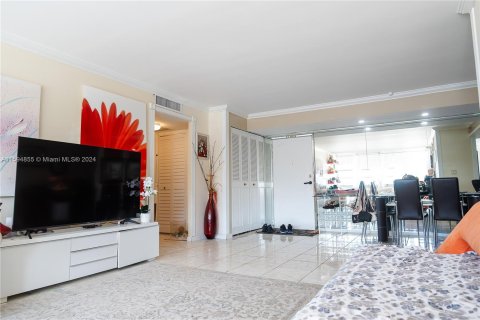 Condominio en venta en Sunny Isles Beach, Florida, 2 dormitorios, 118.45 m2 № 1187527 - foto 4