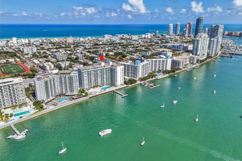 Condo in Miami Beach, Florida, 2 bedrooms  № 1210311 - photo 12