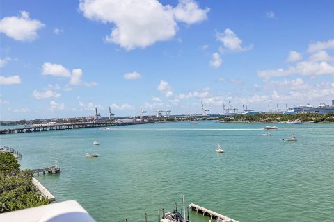 Condo in Miami Beach, Florida, 2 bedrooms  № 1210311 - photo 28