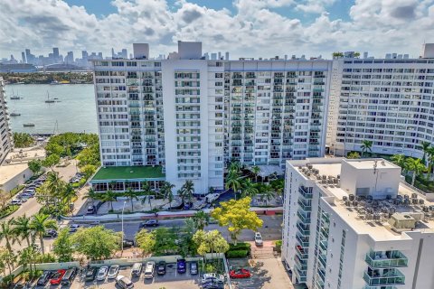 Condo in Miami Beach, Florida, 2 bedrooms  № 1210311 - photo 3