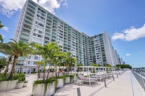 Condo in Miami Beach, Florida, 2 bedrooms  № 1210311 - photo 26