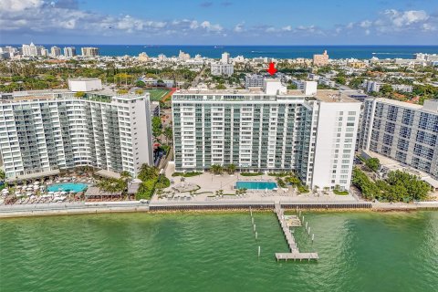 Condo in Miami Beach, Florida, 2 bedrooms  № 1210311 - photo 11