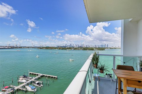 Condo in Miami Beach, Florida, 2 bedrooms  № 1210311 - photo 30