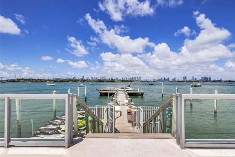 Condo in Miami Beach, Florida, 2 bedrooms  № 1210311 - photo 21