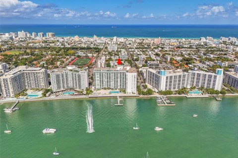 Condo in Miami Beach, Florida, 2 bedrooms  № 1210311 - photo 13